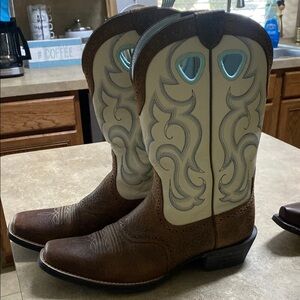 Ariat Brown and Cream Cowboy Boots with Decorative Stitching